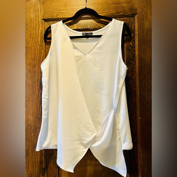 D2 by Diane Gilman Sleeveless Blouse - Picture 1 of 4